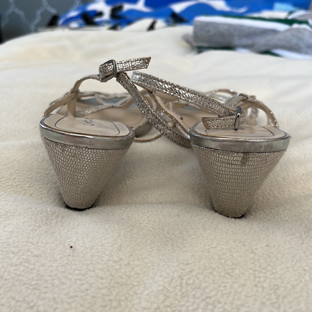 Caparrós silver size 8B women’s wedge heel shoe, barely worn, in good co… - Picture 5 of 8